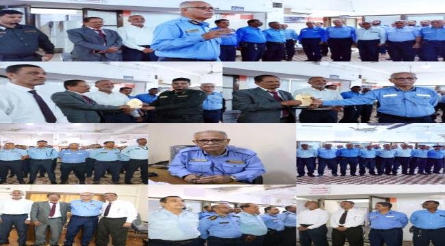 الاتحاد العام لنقابات العمال يكرم قيادتي الهجرة والجوازات والأحوال تقديرا لجهودهما في خدمة المواطنين الاتحاد العام لنقابات العمال يكرم قيادتي الهجرة والجوازات والأحوال تقديرا