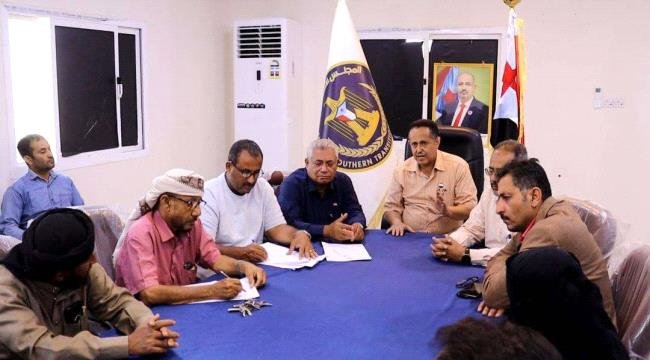 الحالمي يرأس اجتماعا موسعا للهيئة التنفيذية بلحج ورؤساء هيئات المجلس بمديريات المحافظة الحالمي يرأس اجتماعا موسعا للهيئة التنفيذية بلحج ورؤساء هيئات المجلس