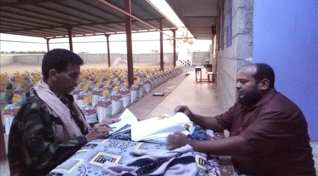 تدشين مشروع توزيع ألف سلة غذائية للأسر الأشد احتياجًا في الحوطة بلحج تدشين مشروع توزيع ألف سلة غذائية للأسر الأشد احتياجًا في