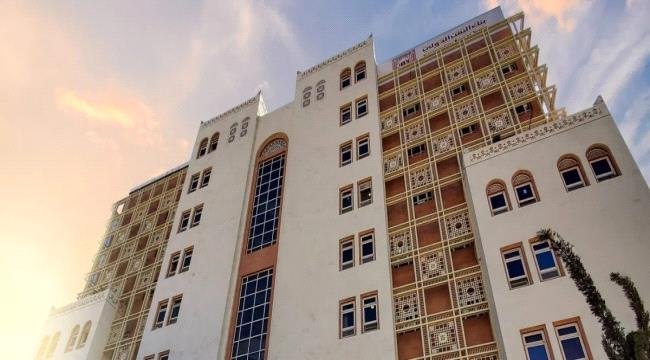 أزمة متفاقمة في بنك اليمن الدولي: مودعون يواجهون الغموض ويطالبون بحماية أموالهم أزمة متفاقمة في بنك اليمن الدولي مودعون يواجهون الغموض ويطالبون