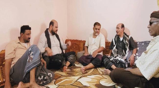 تنفيذية انتقالي حضرموت تعايد عدداً من أسر شهداء الجنوب بمدينة المكلا تنفيذية انتقالي حضرموت تعايد عدداً من أسر شهداء الجنوب بمدينة