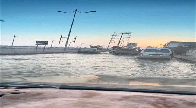 طفح مياه الصرف الصحي في عدن يفاقم الأضرار البيئية والصحية طفح مياه الصرف الصحي في عدن يفاقم الأضرار البيئية والصحية