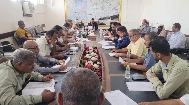 الداؤودي يشيد بأداء عدد من المكاتب التنفيذية في رفع مستوى تحصيل الإيرادات المالية الداؤودي يشيد بأداء عدد من المكاتب التنفيذية في رفع مستوى