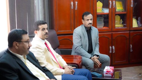 المحافظ بن الوزير يترأس اجتماعًا لتعزيز الاستقرار التمويني وضبط أسعار السلع في شبوة المحافظ بن الوزير يترأس اجتماعًا لتعزيز الاستقرار التمويني وضبط أسعار