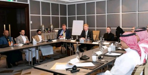 تحركات الانتقالي في واشنطن تربك الرياض والحوثي.. مفاوضات عمّان تكشف ملامح صفقة تتجاوز الجنوب وثرواته تحركات الانتقالي في واشنطن تربك الرياض والحوثي مفاوضات عمّان تكشف