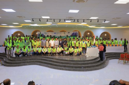 سيئون.. البادية تحتفي بتخريج بـ140 شابًا متخصصًا في الطاقة الشمسية سيئون البادية تحتفي بتخريج بـ140 شابًا متخصصًا في الطاقة الشمسية