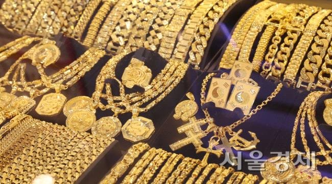 عيار 21 الآن .. أسعار الذهب اليوم الثلاثاء 28 إبريل 2026 في العاصمة عدن عيار 21 الآن أسعار الذهب اليوم الثلاثاء 28 إبريل 2026