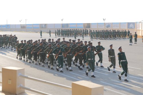 كلية الشرطة حضرموت تؤكد رسالتها الأمنية والانضباطية في طابور الختام الأسبوعي بعرض عسكري مهيب ورسائل استراتيجية للمستقبل كلية الشرطة حضرموت تؤكد رسالتها الأمنية والانضباطية في طابور الختام