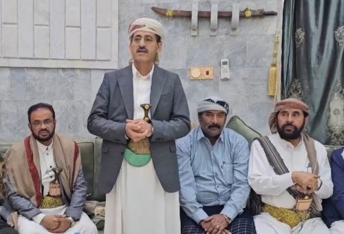 وزير الدفاع يسيء لتاريخ عدن ويختزل دورها في «عاصمة البخور» ويدعوا رئيس حزب الإصلاح بمارب لزيارتها وزير الدفاع يسيء لتاريخ عدن ويختزل دورها في عاصمة البخور