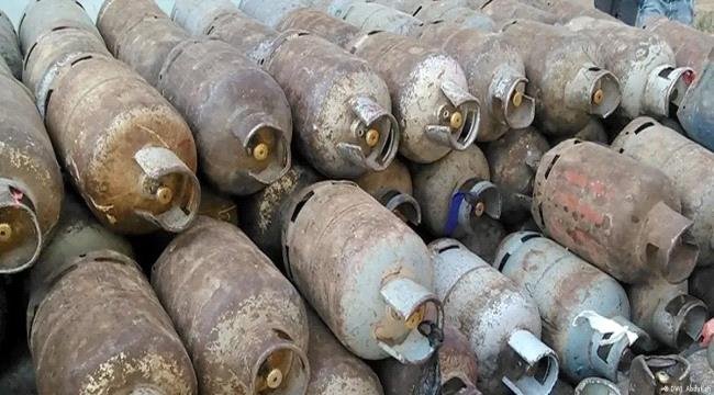 الحوثيون يحولون أسطوانات الغاز إلى قنابل صامتة داخل منازل اليمنيين الحوثيون يحولون أسطوانات الغاز إلى قنابل صامتة داخل منازل اليمنيين