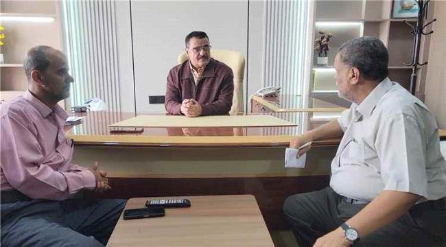 الداؤودي يؤكد أهمية تعزيز أداء المكاتب الإيرادية بالبريقة الداؤودي يؤكد أهمية تعزيز أداء المكاتب الإيرادية بالبريقة