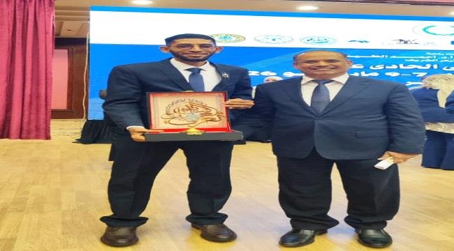 الدكتور بازغيفان يتوَّج بلقب أفضل باحث عربي لعام 2026 الدكتور بازغيفان يتوَّج بلقب أفضل باحث عربي لعام 2026