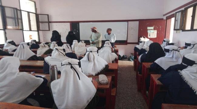 انتقالي زنجبار يتفقد سير امتحانات نهاية العام بمجمع خولة التعليمي انتقالي زنجبار يتفقد سير امتحانات نهاية العام بمجمع خولة التعليمي