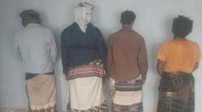ضبط عصابة تفرض جبايات غير قانونية على الطرق بأبين ضبط عصابة تفرض جبايات غير قانونية على الطرق بأبين