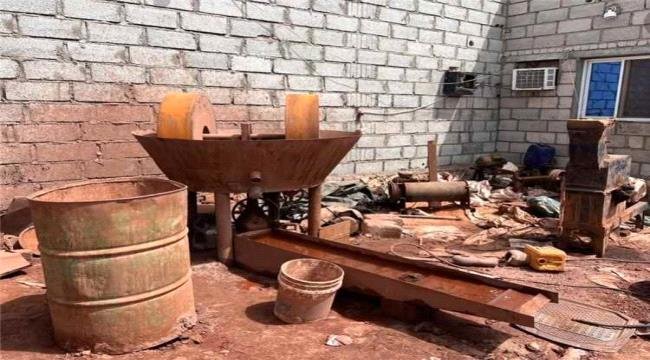 ضبط معملاً عشوائياً لتعدين الذهب بمدينة المكلا ضبط معملاً عشوائياً لتعدين الذهب بمدينة المكلا
