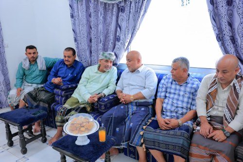 عضو مجلس القيادة محمود الصبيحي يزور اسر الشهيدين علي عنتر وعلي هادي والفقيد سعيد صالح عضو مجلس القيادة محمود الصبيحي يزور اسر الشهيدين علي عنتر