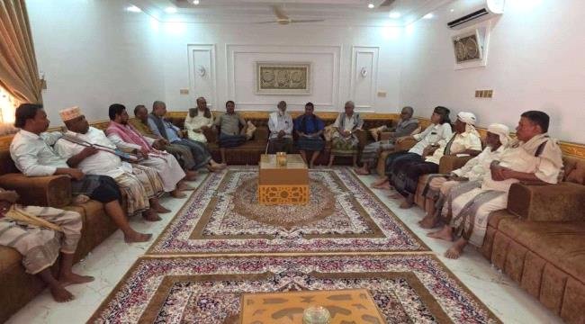 وفد من انتقالي وادي وصحراء حضرموت يزور الشيخ عمر بخضر والكادر عمر بالراشد تقديرًا لأدوارهما الوطنية وفد من انتقالي وادي وصحراء حضرموت يزور الشيخ عمر بخضر