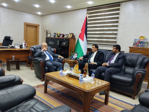 الأردن: نائب رئيس جامعة إقليم سبأ يبحث مع وزير التعليم العالي الاردني تطوير العلاقات الاكاديمية والعلمية الأردن نائب رئيس جامعة إقليم سبأ يبحث مع وزير التعليم
