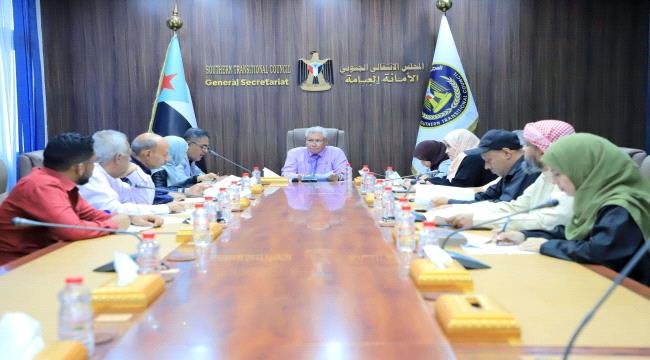 الأمانة العامة تدين أوامر القبض بحق قياداتها وتناقش المستجدات السياسية والخدمية الأمانة العامة تدين أوامر القبض بحق قياداتها وتناقش المستجدات السياسية