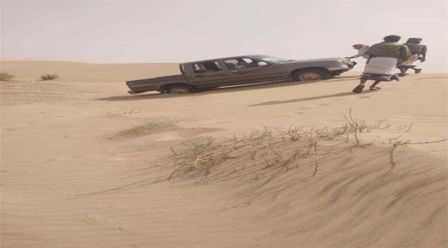 الرياح الموسمية تعزل منطقة الحامية برضوم والكثبان الرملية تقطع شريانها الحيوي المرتبط بخط الساحل الدولي الرياح الموسمية تعزل منطقة الحامية برضوم والكثبان الرملية تقطع شريانها