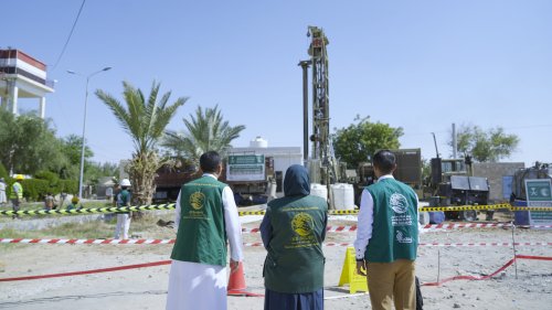 بدعم من مركز الملك سلمان.. تركيب منظومتين للطاقة الشمسية وتجهيز بئرين في مستشفى مأرب العام بدعم من مركز الملك سلمان تركيب منظومتين للطاقة الشمسية وتجهيز