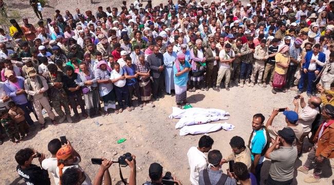 تشييع مهيب لأطفال قرية الريبي ضحايا جسم متفجر في الضالع تشييع مهيب لأطفال قرية الريبي ضحايا جسم متفجر في الضالع