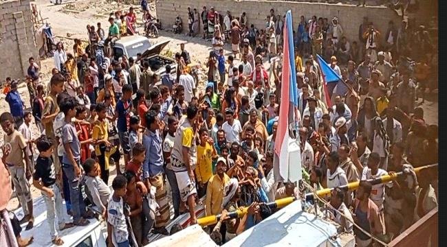 تظاهرة حاشدة في المسيمير رفضاً لأي تغيير في قيادة الأمن تظاهرة حاشدة في المسيمير رفضاً لأي تغيير في قيادة الأمن