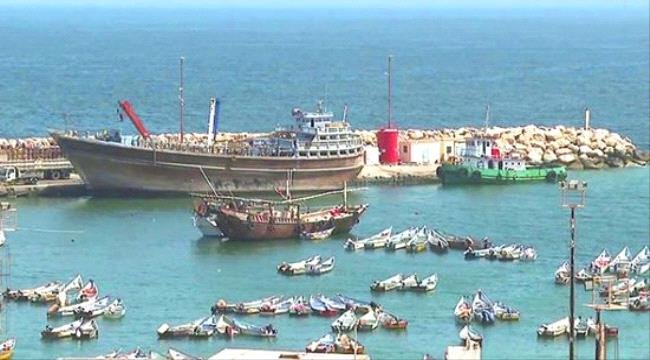 خفر السواحل يستجيب لبلاغ استغاثة من قارب معطل خفر السواحل يستجيب لبلاغ استغاثة من قارب معطل