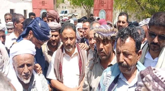 من الضالع جاءت الروح النقية لتعانق أبين وتعزي في فقيد الوطن الرئيس هادي من الضالع جاءت الروح النقية لتعانق أبين وتعزي في فقيد