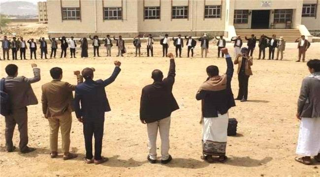الحوثيون يكثّفون عسكرة الجامعات والتعبئة بين الطلاب الحوثيون يكثّفون عسكرة الجامعات والتعبئة بين الطلاب