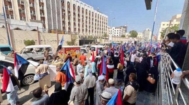 تصعيد شعبي متواصل.. ثبات جنوبي على الثوابت الوطنية ضد مخططات الوصاية تصعيد شعبي متواصل ثبات جنوبي على الثوابت الوطنية ضد مخططات