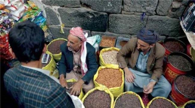 تهديدات الحوثيين للملاحة تنذر بموجة غلاء جديدة في اليمن تهديدات الحوثيين للملاحة تنذر بموجة غلاء جديدة في اليمن