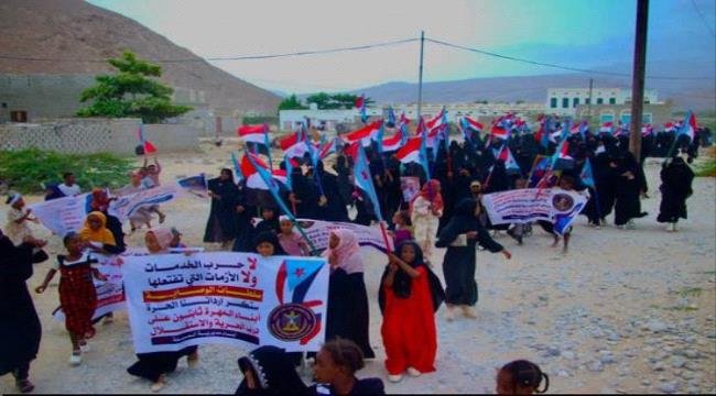حرائر المسيلة يرفضن سياسة التجويع وتردي الأوضاع المعيشية حرائر المسيلة يرفضن سياسة التجويع وتردي الأوضاع المعيشية