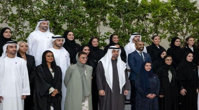 رئيس الإمارات يستقبل فريق عمل الاحتفال الرسمي بعيد الاتحاد الـ54 للإمارات رئيس الإمارات يستقبل فريق عمل الاحتفال الرسمي بعيد الاتحاد الـ54