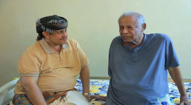 الأمين العام يزور المناضل اللواء أحمد سالم عبيد في منزله بمدينة الشعب الأمين العام يزور المناضل اللواء أحمد سالم عبيد في منزله