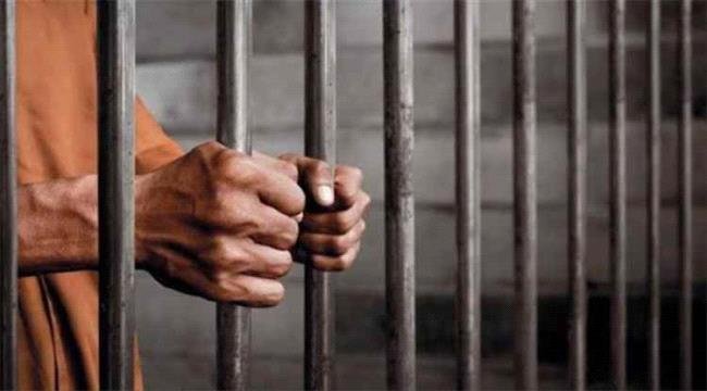 الحوثيون يفرجون عن 426 سجينًا في صعدة وسط مخاوف من الدفع بهم إلى الجبهات الحوثيون يفرجون عن 426 سجينًا في صعدة وسط مخاوف من
