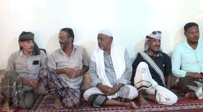 انتقالي سيئون يطمئن على صحة رئيس اللجنة المحلية للمجلس في مركز حي سلطانة انتقالي سيئون يطمئن على صحة رئيس اللجنة المحلية للمجلس في
