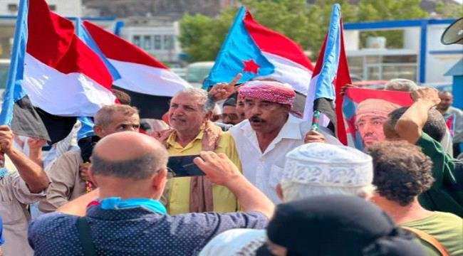 حرب الخدمات في الجنوب.. سياسة التركيع التي تهشّمت أمام الإرادة الشعبية حرب الخدمات في الجنوب سياسة التركيع التي تهشّمت أمام الإرادة