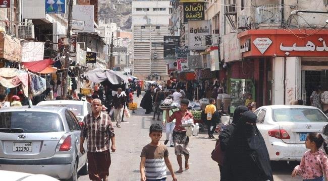 عدن..تعيش جحيم الفقر والحطب والنار.. حين تصبح لقمة العيش معاناة يومية عدنتعيش جحيم الفقر والحطب والنار حين تصبح لقمة العيش معاناة