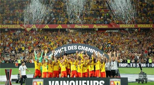 لانس يُسقط باريس سان جيرمان ويتوج بكأس السوبر الفرنسي للمرة الأولى في تاريخه لانس يُسقط باريس سان جيرمان ويتوج بكأس السوبر الفرنسي للمرة
