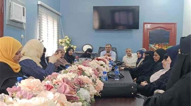 مدير المعلا يناقش مع مديري المدارس استعدادات استقبال العام الدراسي الجديد مدير المعلا يناقش مع مديري المدارس استعدادات استقبال العام الدراسي