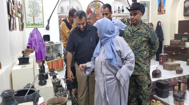 مدير عام التواهي يزور متحف بيت الموروث الشعبي ويؤكد أهمية الحفاظ على التراث الثقافي مدير عام التواهي يزور متحف بيت الموروث الشعبي ويؤكد أهمية