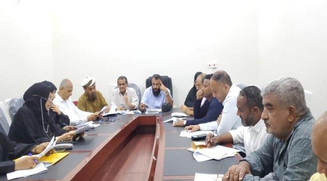 مدير عام التواهي يناقش الاستعدادات للعام الدراسي وتحسين الخدمات مدير عام التواهي يناقش الاستعدادات للعام الدراسي وتحسين الخدمات