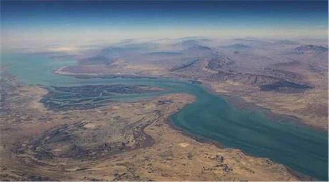 هجـوم في مضيق هرمز يستهدف سفينتين إماراتيتين هجـوم في مضيق هرمز يستهدف سفينتين إماراتيتين