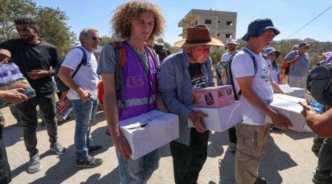 28 يوماً تحت الحصار.. الاحتلال الإسرائيلي يعرقل إغاثة عائلات فلسطينية في قصرة 28 يوماً تحت الحصار الاحتلال الإسرائيلي يعرقل إغاثة عائلات فلسطينية