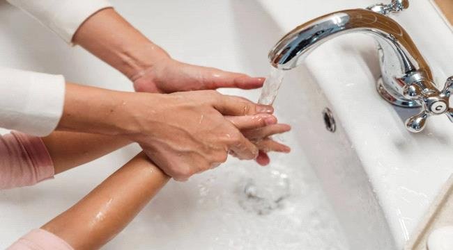 إهمال غسل اليدين يهدد صحة العين والأمعاء إهمال غسل اليدين يهدد صحة العين والأمعاء