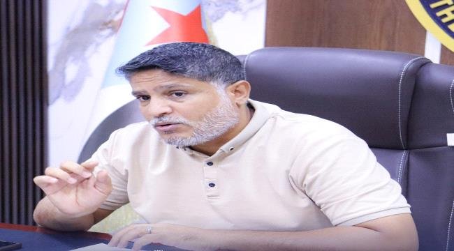 الزامكي يُعزي آل العيسي في وفاة الشيخ عيدروس صالح العيسي الزامكي يُعزي آل العيسي في وفاة الشيخ عيدروس صالح العيسي