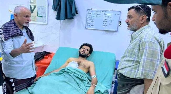 الشبحي يطمئن على جرحى معركة الساحل في مستشفى عبود بالعاصمة عدن الشبحي يطمئن على جرحى معركة الساحل في مستشفى عبود بالعاصمة