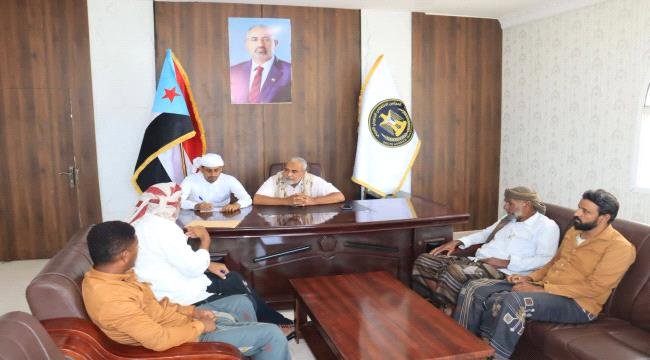 اليهري يطّلع على نشاط تنفيذية انتقالي غيل باوزير ويؤكد أهمية تعزيز الحضور المجتمعي اليهري يطّلع على نشاط تنفيذية انتقالي غيل باوزير ويؤكد أهمية