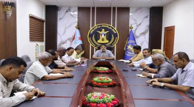 انتقالي عدن يبحث تداعيات النزوح السكاني من الساحل وتعز انتقالي عدن يبحث تداعيات النزوح السكاني من الساحل وتعز
